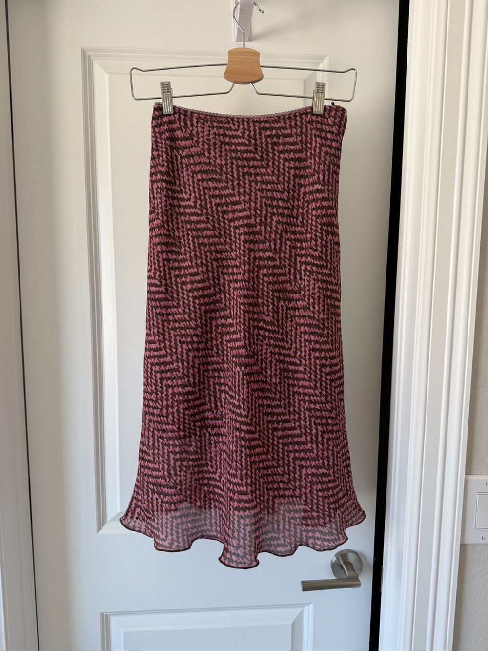 Vintage Women's Pink Patterned Midi Skirt — Flowing A-Line Style